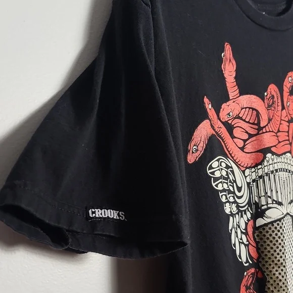 CROOKS & CASTLES Red Medusa Graphic Black T-Shirt Size Medium - Picture 6 of 11